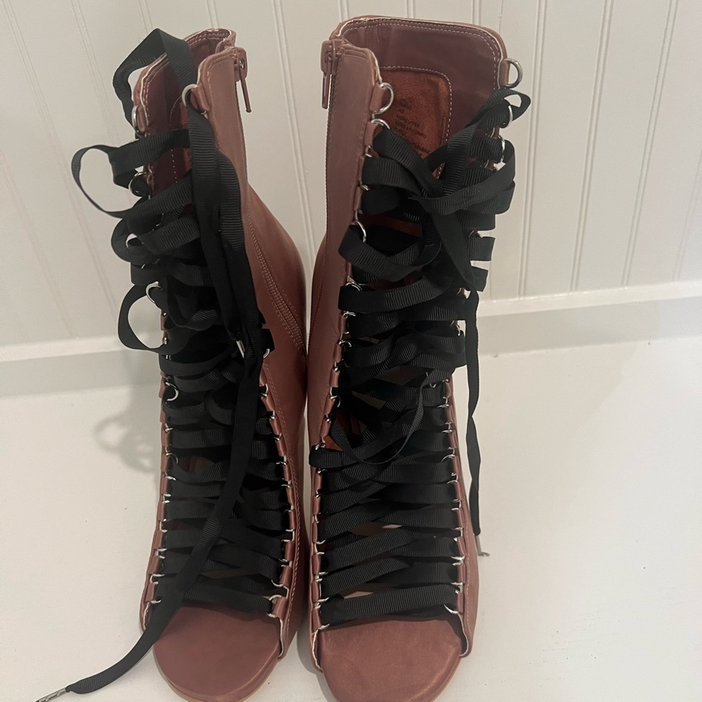 Beautiful Steve Madden lace heels